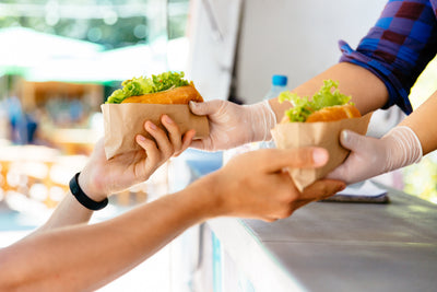 Lanche embalado em papel antigordura