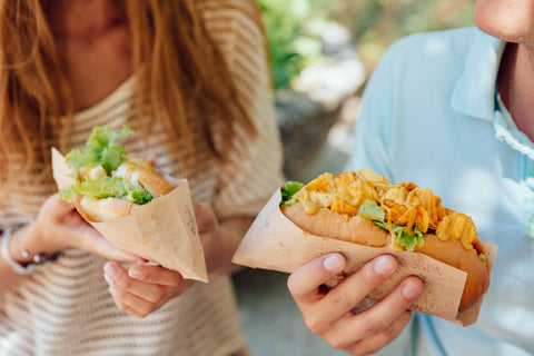 Papel antigordura ou comum: qual é melhor para lanches?